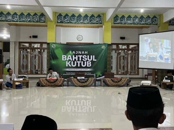 Bahtsul Kutub di PP Al-Amanah 2 Jadi Ruang Diskusi Kritis Santri tentang Salat Berjamaah